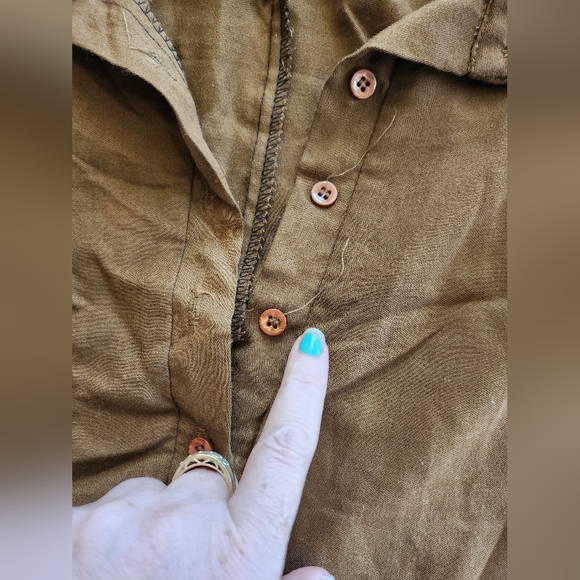 Vintage 1980s Brown Casual Batwing Shirt With Buttons And Shoulder Pads - Picture 3 of 10